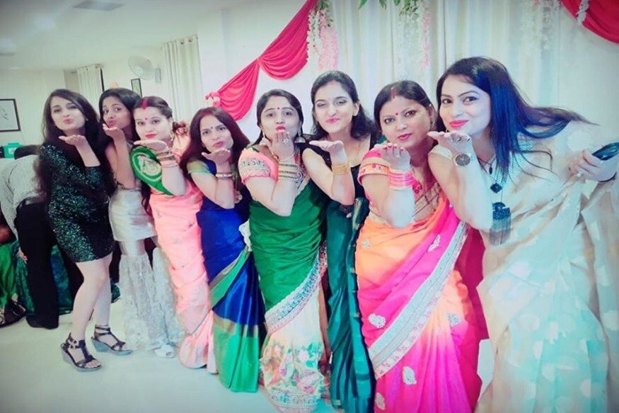 ফ্লাইয়িং কিসে জমজমাট ছবি ৷ কাছে মানুষদের সঙ্গে একান্ত মুহূর্তে রীণা দিবেদী ৷ ছবি সৌজন্যে ফেসবুক ৷ ফ্লাইয়িং কিসে জমজমাট ছবি ৷ কাছে মানুষদের সঙ্গে একান্ত মুহূর্তে রীণা দিবেদী ৷ ছবি সৌজন্যে ফেসবুক ৷