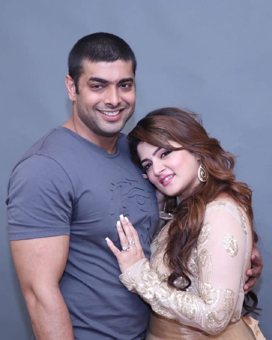♦ আজ তাঁদের জন্মদিন ৷ আজ পরিবারের সদস্যদের সঙ্গেই নিজেদের মতো করে কাটানোর সিদ্ধান্ত নিয়ে নিয়েছেন তাঁরা ৷ বাড়িতেই খাওয়া-দাওয়া করে কাটাবেন ৷ ছবি: ইনস্টাগ্রাম ৷ ♦ আজ তাঁদের জন্মদিন ৷ আজ পরিবারের সদস্যদের সঙ্গেই নিজেদের মতো করে কাটানোর সিদ্ধান্ত নিয়ে নিয়েছেন তাঁরা ৷ বাড়িতেই খাওয়া-দাওয়া করে কাটাবেন ৷ ছবি: ইনস্টাগ্রাম ৷