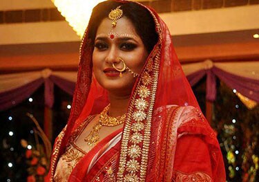 ফেসবুকে রাজ আরও লিখলেন, ‘আমি আর স্ত্রী অনন্যা চট্টোপাধ্যায়ের সম্পর্কে ইতি পড়ছে ৷ এই সিদ্ধান্ত অন্তত সুচিন্তিতভাবে নেওয়া ৷ এখন শুধুই আইনি নিয়মকানুন রয়েছে ৷ আমাদের ভালোবাসার সম্পর্ক ৮ বছরের ৷ যার মধ্যে ৪ বছর বিয়ের সম্পর্ক ৷’ ফেসবুকে রাজ আরও লিখলেন, ‘আমি আর স্ত্রী অনন্যা চট্টোপাধ্যায়ের সম্পর্কে ইতি পড়ছে ৷ এই সিদ্ধান্ত অন্তত সুচিন্তিতভাবে নেওয়া ৷ এখন শুধুই আইনি নিয়মকানুন রয়েছে ৷ আমাদের ভালোবাসার সম্পর্ক ৮ বছরের ৷ যার মধ্যে ৪ বছর বিয়ের সম্পর্ক ৷’