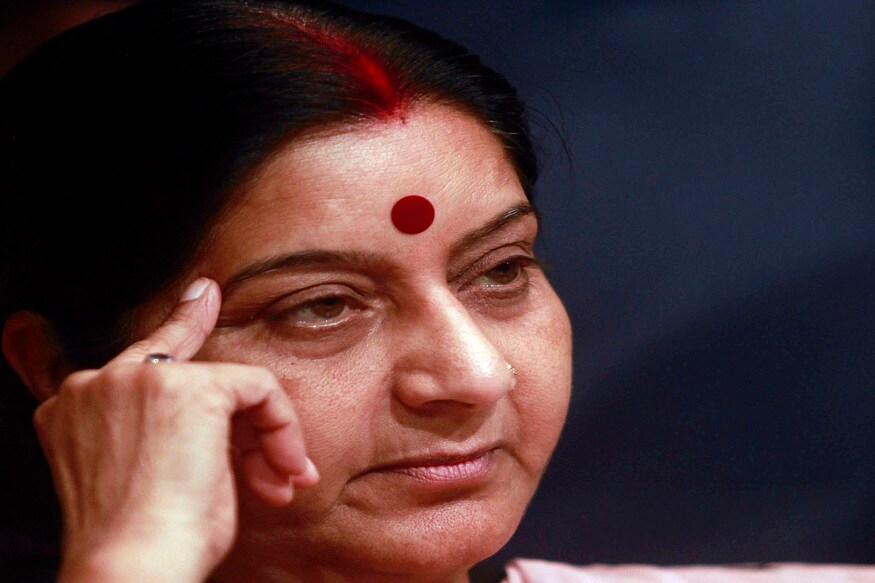 অসুস্থ হওয়ার পরই সুষমা স্বরাজকে নিয়ে আসা হয় দিল্লির AIIMS-এ৷ তড়িঘড়ি শুরু হয় তাঁর চিকিৎসা৷ কিন্তু কিছুক্ষণের মধ্যেই চিকিৎসকরা বুঝে যান যে সুষমার কার্ডিয়্যাক অ্যারেস্ট অর্থাৎ হৃদরোগে আক্রান্ত হয়েছে৷ অসুস্থ হওয়ার পরই সুষমা স্বরাজকে নিয়ে আসা হয় দিল্লির AIIMS-এ৷ তড়িঘড়ি শুরু হয় তাঁর চিকিৎসা৷ কিন্তু কিছুক্ষণের মধ্যেই চিকিৎসকরা বুঝে যান যে সুষমার কার্ডিয়্যাক অ্যারেস্ট অর্থাৎ হৃদরোগে আক্রান্ত হয়েছে৷