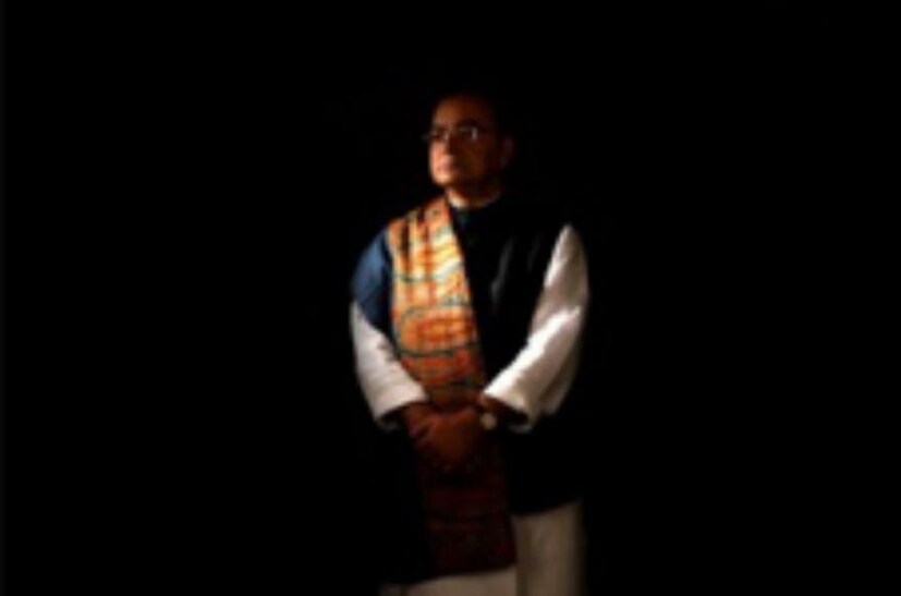 জেটলি পরিবারের নামে মোট ১,৫৬,৯৬,৭৪০ টাকার জুয়েলারি রয়েছে ৷ অর্থাৎ দেড় কোটি টাকার গয়নার মালিক তারা ৷ রিয়েল এস্টেটেও কম বিনিয়োগ করেননি জেটলি ৷ ওনার এবং ওনার স্ত্রীয়ের নামে পঞ্জাব, হরিয়ানা ও দিল্লি এলাকায় বেশ কিছু প্রপার্টি আছে ৷ যার মূল্য প্রায় ৭৭ কোটি টাকা ৷