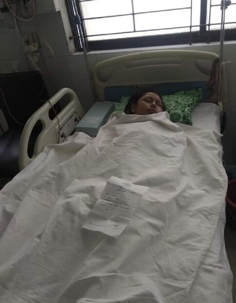 মনিরুজ্জামানের ৫০ শতাংশ দগ্ধ হয়েছে। তাঁকে আইসিইউতে রাখা হয়েছে। এ ছাড়া মারিয়ার ২৭ শতাংশ, লাইভার ১৭ শতাংশ ও লিভানের ৭ শতাংশ পুড়ে গেছে। photo source facebook