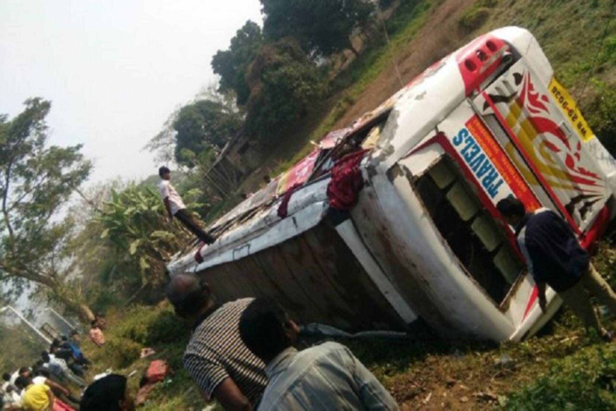 স্কুলবাসে ধাক্কা বেসরকারি বাসের, পড়ুয়া, শিক্ষিকা-সহ আহত ১২
