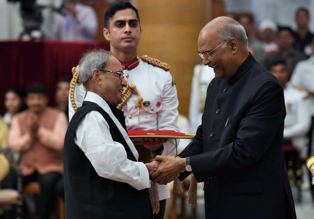 প্রণব মুখোপাধ্যায় ভারত রত্ন সম্মান পাওয়ার পর এই নিয়ে পাঁচজন বাঙালির হাতে উঠল দেশের সর্বোচ্চ সম্মান ৷ প্রণব মুখোপাধ্যায় ভারত রত্ন সম্মান পাওয়ার পর এই নিয়ে পাঁচজন বাঙালির হাতে উঠল দেশের সর্বোচ্চ সম্মান ৷