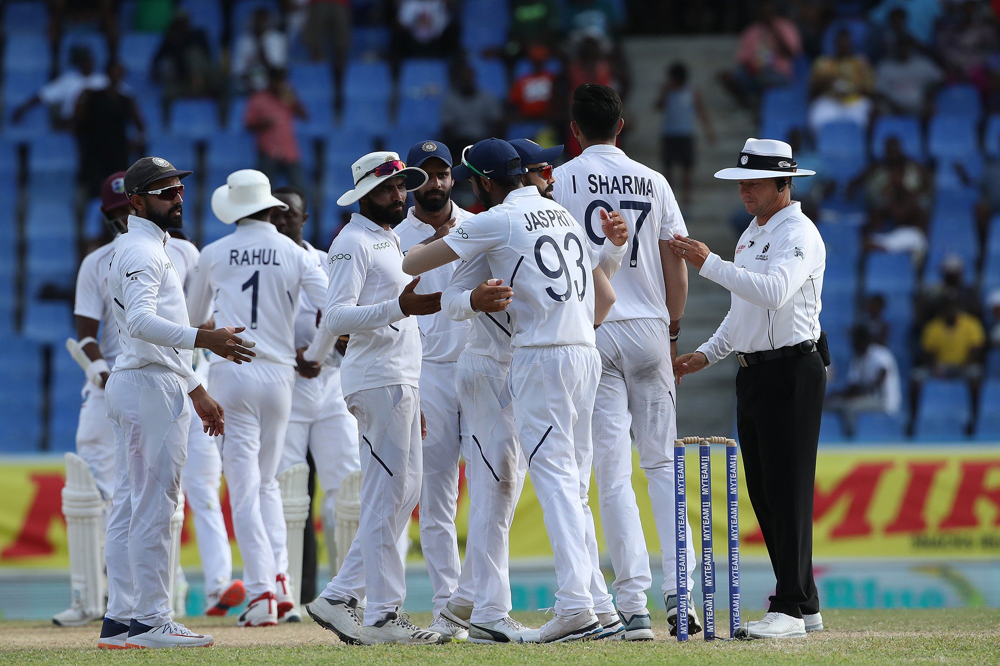বুমরাহের ৫ উইকেটের পাশাপাশি ম্যাচে বাকি উইকেটগুলি নেন ইশান্ত শর্মা (৩-৩১) ও মহম্মদ শামি (২-১৩) ৷ Photo Courtesy: BCCI/Twitter বুমরাহের ৫ উইকেটের পাশাপাশি ম্যাচে বাকি উইকেটগুলি নেন ইশান্ত শর্মা (৩-৩১) ও মহম্মদ শামি (২-১৩) ৷ Photo Courtesy: BCCI/Twitter