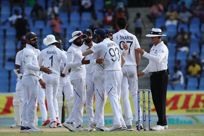 বুমরাহের ৫ উইকেটের পাশাপাশি ম্যাচে বাকি উইকেটগুলি নেন ইশান্ত শর্মা (৩-৩১) ও মহম্মদ শামি (২-১৩) ৷ Photo Courtesy: BCCI/Twitter