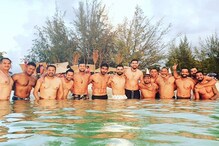 ‘সিক্স-প্যাক অ্যাবস’-এ বিরাটদের ছবি ভাইরাল, অ্যান্টিগায় নতুন রেকর্ডের হাতছানি কোহলির ‘সিক্স-প্যাক অ্যাবস’-এ বিরাটদের ছবি ভাইরাল, অ্যান্টিগায় নতুন রেকর্ডের হাতছানি কোহলির