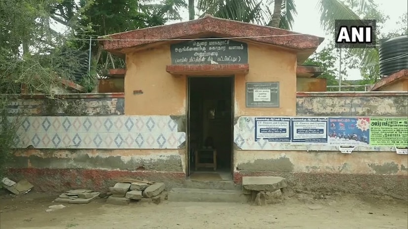 সেটাও এক আধ বছর নয় ১৯ বছর ধরেই ওই প্রৌঢ়ার বাস এই পাবলিক টয়লেটেই ৷ Photo Courtesy -ANI/ Twitter