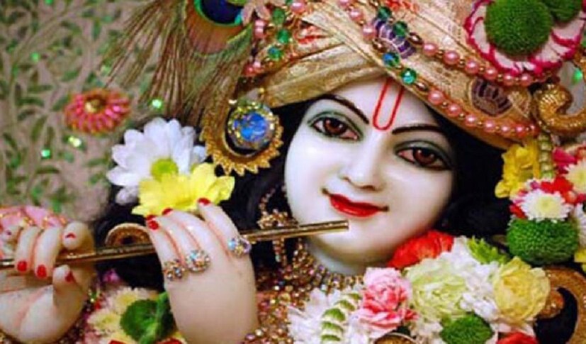 দ্বিতীয় পর্যায়ে ব্রতের সারাদিন উপবাসী থেকে উপকরণগুলি দিয়ে শ্রীকৃষ্ণের পূজা করতে হয়।  photo source collected