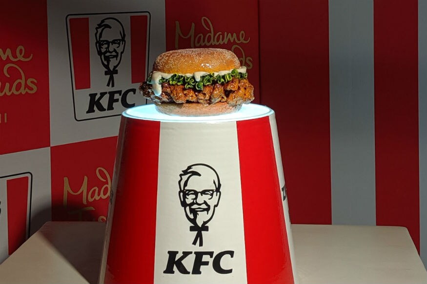 এবার মাদাম তুসোর জাদুঘরে স্থান পেল KFC-র জিঙ্গার বার্গার ওরফে ওরিজিনাল সেলেব্রিটি বার্গার। দিল্লির মাদাম তুসো মিউজিয়ামে স্থাপন করা হল KFC-র জিঙ্গার বার্গারের মোমের মূর্তি। এবার মাদাম তুসোর জাদুঘরে স্থান পেল KFC-র জিঙ্গার বার্গার ওরফে ওরিজিনাল সেলেব্রিটি বার্গার। দিল্লির মাদাম তুসো মিউজিয়ামে স্থাপন করা হল KFC-র জিঙ্গার বার্গারের মোমের মূর্তি।