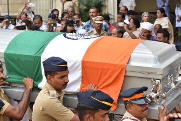 শেষযাত্রায় বলিউডের সুরকার খৈয়াম, কান্নায় ভাঙলেন ভক্তরা, রইল ছবি শেষযাত্রায় বলিউডের সুরকার খৈয়াম, কান্নায় ভাঙলেন ভক্তরা, রইল ছবি