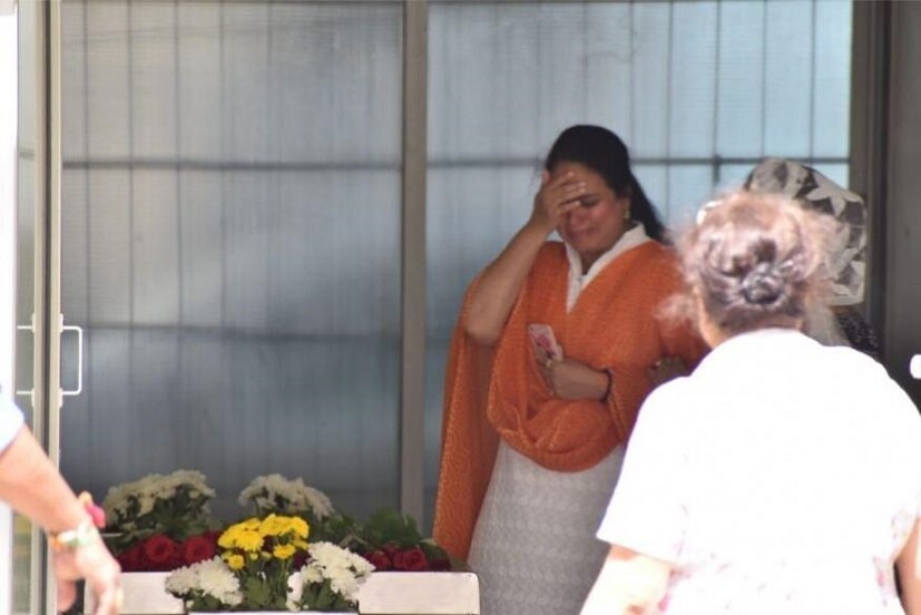 অনেক সাধারণ মানুষও গিয়েছিলেন খৈয়ামরে শেষশ্রদ্ধা জানাতে৷ প্রিয় সুরকারের মৃত্যুতে কান্নায় ভেঙে পড়লেন ভক্তরা৷ 