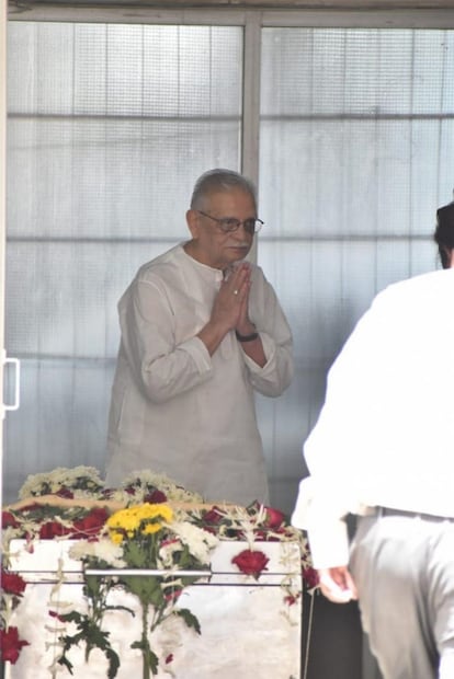 অনেক বলিউড ছবির জনপ্রিয় গানের সুরকার ছিলেন খৈয়াম৷ তাঁর সুরে নতুন দিশা পায় বলিউড৷ 