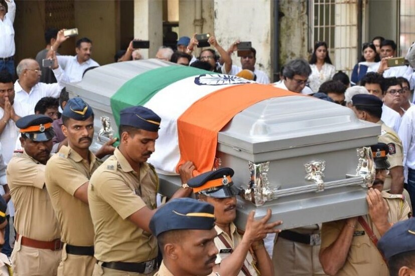 খৈয়ামকে শেষযাত্রায় পূর্ণ রাষ্ট্রীয় মর্যাদা দেওয়া হয়৷ 
