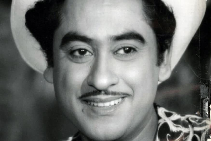 কিশোর কুমার কেএল সায়গলকে গুরু হিসাবে বরাবর মেনে এসেছেন ৷ প্রথমের দিকে কিংবদন্তি কেএল সায়গলের ছায়া তাঁর গানে পাওয়া যেত ৷ শচীন দেববর্মনের পরামর্শের সায়গলের গায়কি থেকে বেরিয়ে এসেছিলেন তিনি ৷ ছবি সংগৃহীত ৷ কিশোর কুমার কেএল সায়গলকে গুরু হিসাবে বরাবর মেনে এসেছেন ৷ প্রথমের দিকে কিংবদন্তি কেএল সায়গলের ছায়া তাঁর গানে পাওয়া যেত ৷ শচীন দেববর্মনের পরামর্শের সায়গলের গায়কি থেকে বেরিয়ে এসেছিলেন তিনি ৷ ছবি সংগৃহীত ৷