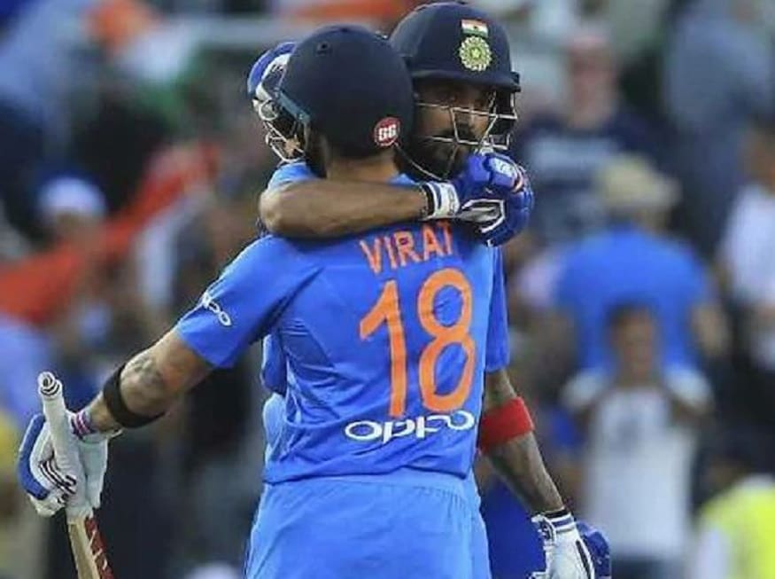 টি-টোয়েন্টিে কোহলি ও কেএল রাহুলেরও দারুণ পরিসংখ্যান রয়েছে ৷ টি-টোয়েন্টি বাবর আজেমর সবেচেয়ে ভালো গড় আর দ্বিতীয় স্থানেই রয়েছেন ভারত অধিনায়ক কোহলি ৷ তাঁর গড় ৫০.২৮ আর মোট রান ২২৬৩ ৷ অন্য দিকে রাহুলের স্ট্রাইকরেট ও গড় -র হিসেব সবচেয়ে ভালো ৷ ২৪ ম্যাচে ৮৭৯ রানের মালিকের গড় ৪৩.৯৫ ও স্ট্রাইকরেট ১৪৯.২৩ ৷ Photo- AFP টি-টোয়েন্টিে কোহলি ও কেএল রাহুলেরও দারুণ পরিসংখ্যান রয়েছে ৷ টি-টোয়েন্টি বাবর আজেমর সবেচেয়ে ভালো গড় আর দ্বিতীয় স্থানেই রয়েছেন ভারত অধিনায়ক কোহলি ৷ তাঁর গড় ৫০.২৮ আর মোট রান ২২৬৩ ৷ অন্য দিকে রাহুলের স্ট্রাইকরেট ও গড় -র হিসেব সবচেয়ে ভালো ৷ ২৪ ম্যাচে ৮৭৯ রানের মালিকের গড় ৪৩.৯৫ ও স্ট্রাইকরেট ১৪৯.২৩ ৷ Photo- AFP