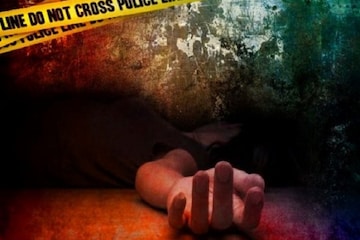 অ্যালুমিনিয়ামের বালতি দিয়ে মেরে মেরে থেঁতলে বাবা ও স্ত্রীকে খুন করল ব্যবসায়ী অ্যালুমিনিয়ামের বালতি দিয়ে মেরে মেরে থেঁতলে বাবা ও স্ত্রীকে খুন করল ব্যবসায়ী