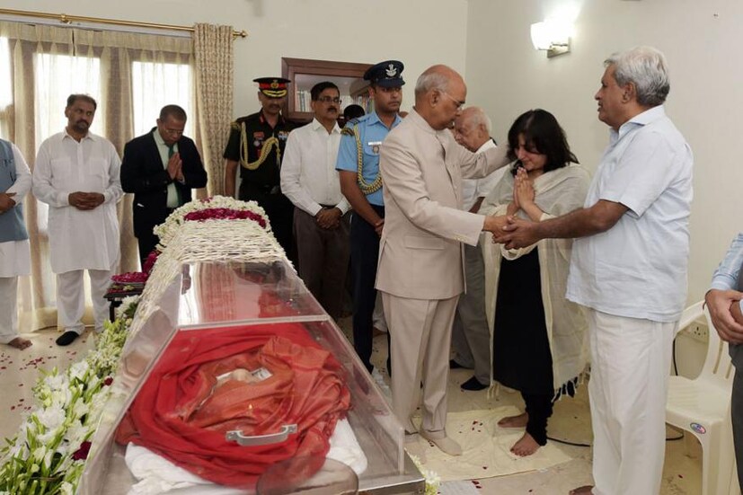 বাড়িতে গিয়ে শেষশ্রদ্ধা রাষ্ট্রপতি রামনাথ কোবিন্দ (Image: PTI)