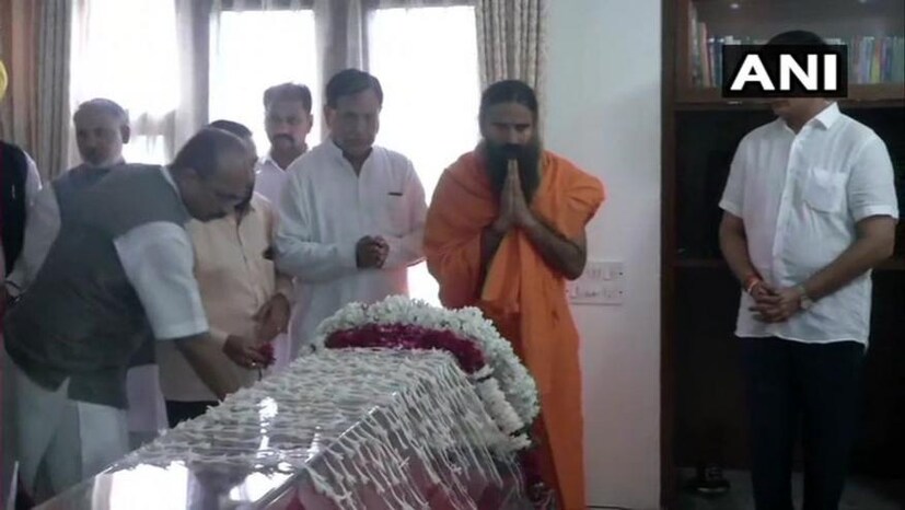সুষমা স্বরাজকে শেষশ্রদ্ধা রামদেবের