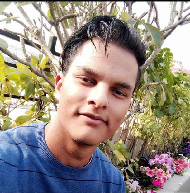 দুর্ঘটনাস্থল থেকে আকাশকে উদ্ধার করে বাড়ি নিয়ে যান তাঁর বাবা। পরে গলফ গার্ডেন্সের বাড়ি থেকে গ্রেফতার করা হয় আকাশ মুখোপাধ্যায়কে।  আকাশ মদ্যপ অবস্থায় বেপরোয়াভাবে গাড়ি চালাচ্ছিলেন বলে অভিযোগ। আগেও এই ধরনের ঘটনা ঘটিয়েছেন আকাশ। অভিযোগ স্থানীয়দের।