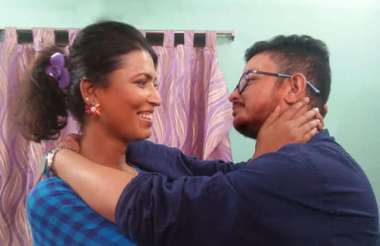 তিস্তার পরিবার অবশ্য মেয়ের পাশে ছিলেন। ছোট থেকেই সমাজ বুঝিয়ে দিয়েছিল, ওরা আর পাঁচজনের মতো নয়। আর পাঁচজনের মতো প্রেম, বিয়ের স্বপ্ন দেখার অধিকার ওদের নেই। কিন্তু ওরা সমাজের চোখরাঙানিতে ভয় পায়নি। বরং, স্বপ্নপূরণের স্পর্ধা দেখিয়েছেন। Photo: Collected তিস্তার পরিবার অবশ্য মেয়ের পাশে ছিলেন। ছোট থেকেই সমাজ বুঝিয়ে দিয়েছিল, ওরা আর পাঁচজনের মতো নয়। আর পাঁচজনের মতো প্রেম, বিয়ের স্বপ্ন দেখার অধিকার ওদের নেই। কিন্তু ওরা সমাজের চোখরাঙানিতে ভয় পায়নি। বরং, স্বপ্নপূরণের স্পর্ধা দেখিয়েছেন। Photo: Collected