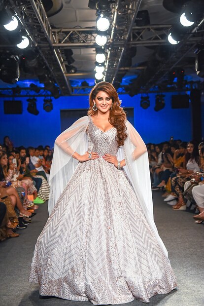 ল্যাকমে ফ্যাশন উইকে উর্বশী রাউতেলা ৷ 