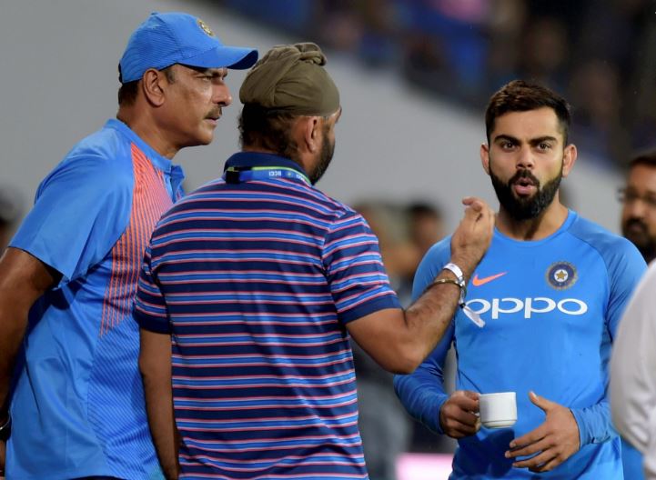 ক্যারিবিয়ান দ্বীপপুঞ্জ থেকে ভিডিও কনফারেন্সে যোগাযোগ করা হবে শাস্ত্রীর সঙ্গে। দেশি কোচের পক্ষেই বাংলার ক্রিকেটমহল। ক্যারিবিয়ান দ্বীপপুঞ্জ থেকে ভিডিও কনফারেন্সে যোগাযোগ করা হবে শাস্ত্রীর সঙ্গে। দেশি কোচের পক্ষেই বাংলার ক্রিকেটমহল।