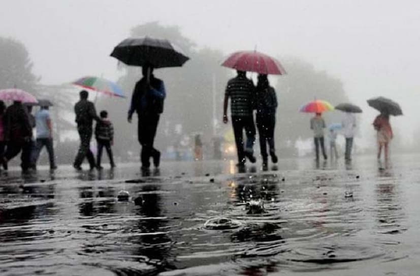 আলিপুর আবহাওয়া দফতরের পূর্বাভাস অনুযায়ী, আগামী দুই থেকে তিন ঘন্টায় দক্ষিণবঙ্গ ও উত্তরবঙ্গে 8 জেলায় বজ্রবিদ্যুৎ-সহ হালকা থেকে মাঝারি বৃষ্টির সম্ভাবনা রয়েছে । 