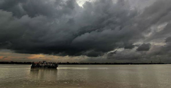 মৌসুমী অক্ষরেখা সক্রিয় হওয়ায় রাজ্যে বৃষ্টি বাড়তে পারে বলে জানানো হয়েছে ৷ Representational Image মৌসুমী অক্ষরেখা সক্রিয় হওয়ায় রাজ্যে বৃষ্টি বাড়তে পারে বলে জানানো হয়েছে ৷ Representational Image