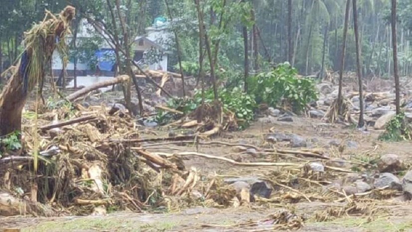 কয়েক লক্ষ মানুষকে বন্যা কবলিত এলাকা থেকে নিরাপদ আশ্রয়ে সরানো হয়েছে। জোরকদমে উদ্ধারকাজ চালাচ্ছেন ভারতীয় সেনা বাহিনী। (Image: Vikas Thakur, News18)