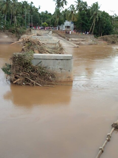 কেরলের মালাপ্পুরম এলাকা থেকে সম্প্রতি উদ্ধার হল দুটি মৃতদেহ ৷ যা দেখে রীতিমতো হতবাক হয়েছেন উদ্ধারকারী দল ৷ (Image: Vikas Thakur, News18)