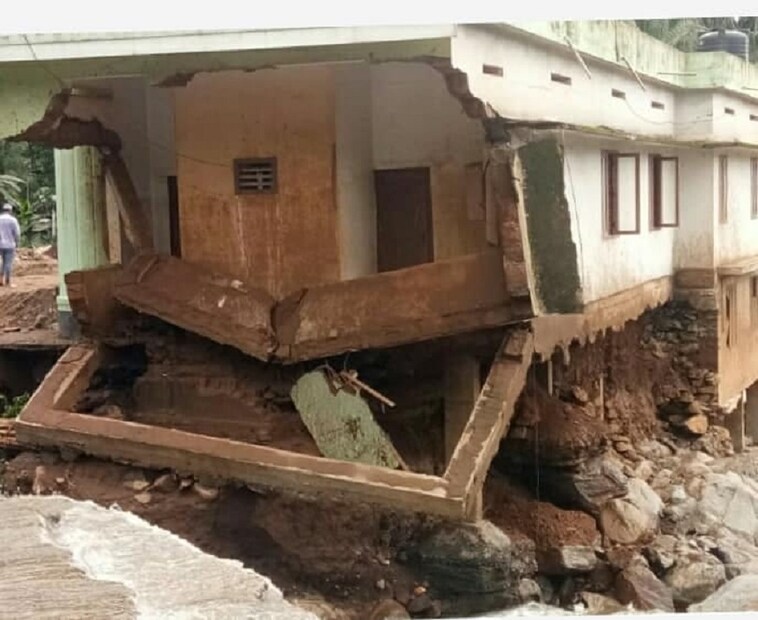 কেরলের বিভিন্ন জেলায় জলবন্দি হাজার হাজার মানুষ।(Image: Vikas Thakur, News18)
