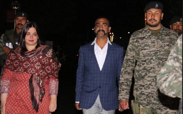 দেশে ফেরার পর একের পর এক শারীরিক ও মানসিক পরীক্ষায় বসতে হয়েছে অভিন্দনকে। তিনি সব কটি পরীক্ষাতেই উত্তীর্ণ হয়েছেন। তাকে ফিট বলে ঘোষণা করা হয়েছে ৷ ফের যুদ্ধবিমানের ককপিটে ফিরলেন অভিনন্দন ৷ দেশে ফেরার পর একের পর এক শারীরিক ও মানসিক পরীক্ষায় বসতে হয়েছে অভিন্দনকে। তিনি সব কটি পরীক্ষাতেই উত্তীর্ণ হয়েছেন। তাকে ফিট বলে ঘোষণা করা হয়েছে ৷ ফের যুদ্ধবিমানের ককপিটে ফিরলেন অভিনন্দন ৷