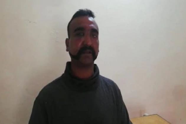 ভারতীয় পাইলটকে পাকিস্তান নিজেদের কব্জায় নিয়ে ফেলায় দ্বিপাক্ষিক চাপানউতোর আরও বাড়ে। ভারতে নিযুক্ত পাকিস্তানের অ্যাক্টিং হাইকমিশনারকে ডেকে তীব্র নিন্দা করে নয়াদিল্লি। প্রতিবাদপত্রে জানিয়ে দেয়, ভারতীয় বুয়াসেনার পাইলটের রক্তাক্ত ছবি কুৎসিতভাবে প্রকাশ্যে এনে জেনিভা চুক্তি ও মানবতা আইন লঙ্ঘন করেছে পাকিস্তান। পরে বাধ্য হয় অভিনন্দনকে ভারতে ফেরত পাঠাতে ৷ ভারতীয় পাইলটকে পাকিস্তান নিজেদের কব্জায় নিয়ে ফেলায় দ্বিপাক্ষিক চাপানউতোর আরও বাড়ে। ভারতে নিযুক্ত পাকিস্তানের অ্যাক্টিং হাইকমিশনারকে ডেকে তীব্র নিন্দা করে নয়াদিল্লি। প্রতিবাদপত্রে জানিয়ে দেয়, ভারতীয় বুয়াসেনার পাইলটের রক্তাক্ত ছবি কুৎসিতভাবে প্রকাশ্যে এনে জেনিভা চুক্তি ও মানবতা আইন লঙ্ঘন করেছে পাকিস্তান। পরে বাধ্য হয় অভিনন্দনকে ভারতে ফেরত পাঠাতে ৷