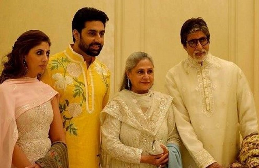 সেই শুনে অমিতাভ আবেগপ্রবণ হয়ে পড়েন৷ তিনি তখন নিজের ছেলে-মেয়ের কথা বলেন৷ তিনি বলেন যে দু’জনেই তার সন্তান৷ দু’জনের সমান অধিকার রয়েছে তাঁর প্রতি৷ এবং অভিষেক ও স্বেতাকে একই নজরে দেখে তিনি৷ 
