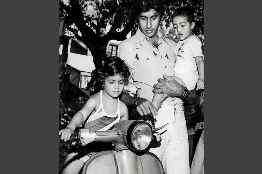 রাখি উপলক্ষে বিগ বি নিজেও পোস্টকরলেন অভিষেক ও শ্বেতার ছোটবেলার ছবি৷ ভাই-বোনের এই সম্পর্ক চিরকাল অটুট থাকুক, চান অমিতাভ৷ Photo Courtesy: Twitter রাখি উপলক্ষে বিগ বি নিজেও পোস্টকরলেন অভিষেক ও শ্বেতার ছোটবেলার ছবি৷ ভাই-বোনের এই সম্পর্ক চিরকাল অটুট থাকুক, চান অমিতাভ৷ Photo Courtesy: Twitter