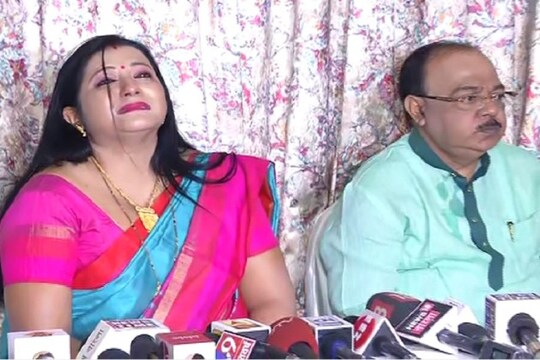 সাংবাদিক সম্মেলনে বৈশাখী বন্দ্যোপাধ্যায় ও শোভন চট্টোপাধ্যায়