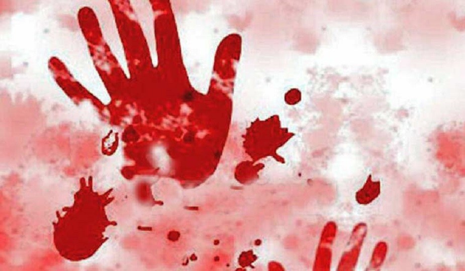 পুলিশ সূত্রে জানা যায়, সাংঘাইপল্লীর বাসিন্দা মিশালা মলেশ পেশায় মিস্ত্রি। কার্যসূত্রে শহরে থাকতেন। বাড়িতে থাকতেন স্ত্রী সোনি।Representative image পুলিশ সূত্রে জানা যায়, সাংঘাইপল্লীর বাসিন্দা মিশালা মলেশ পেশায় মিস্ত্রি। কার্যসূত্রে শহরে থাকতেন। বাড়িতে থাকতেন স্ত্রী সোনি।Representative image