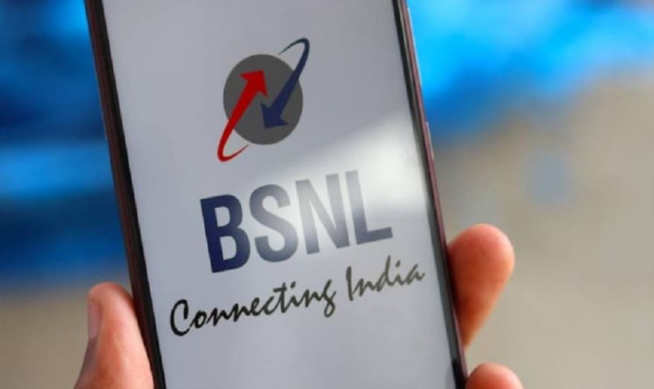 BSNL-এর ৫৫৫ টাকার প্ল্যান - এই প্ল্যানে ইউজাররা পেয়ে যাবেন মাসিক 100GB ডেটা। কিন্তু এতে কোনও ডেলি লিমিট নেই। এই প্ল্যানে গ্রাহকরা 20Mbps স্পিড পাবে, আর 100GB শেষ হয়ে গেলে স্পিড কমে হয়ে যাবে 1Mbps। এছাড়াও গ্রাহকরা পেয়ে যাবেন আনলিমিটেড কলিং-এর সুবধা (নিজস্ব নেটওয়ার্কে) । BSNL-এর ৫৫৫ টাকার প্ল্যান - এই প্ল্যানে ইউজাররা পেয়ে যাবেন মাসিক 100GB ডেটা। কিন্তু এতে কোনও ডেলি লিমিট নেই। এই প্ল্যানে গ্রাহকরা 20Mbps স্পিড পাবে, আর 100GB শেষ হয়ে গেলে স্পিড কমে হয়ে যাবে 1Mbps। এছাড়াও গ্রাহকরা পেয়ে যাবেন আনলিমিটেড কলিং-এর সুবধা (নিজস্ব নেটওয়ার্কে) ।
