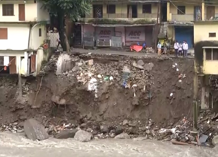 ইতিমধ্যেই সোশ্যাল মিডিয়াট ভাইরাল হয়েছে ২৩ সেকেন্ডের এই  ভিডিওটি। 