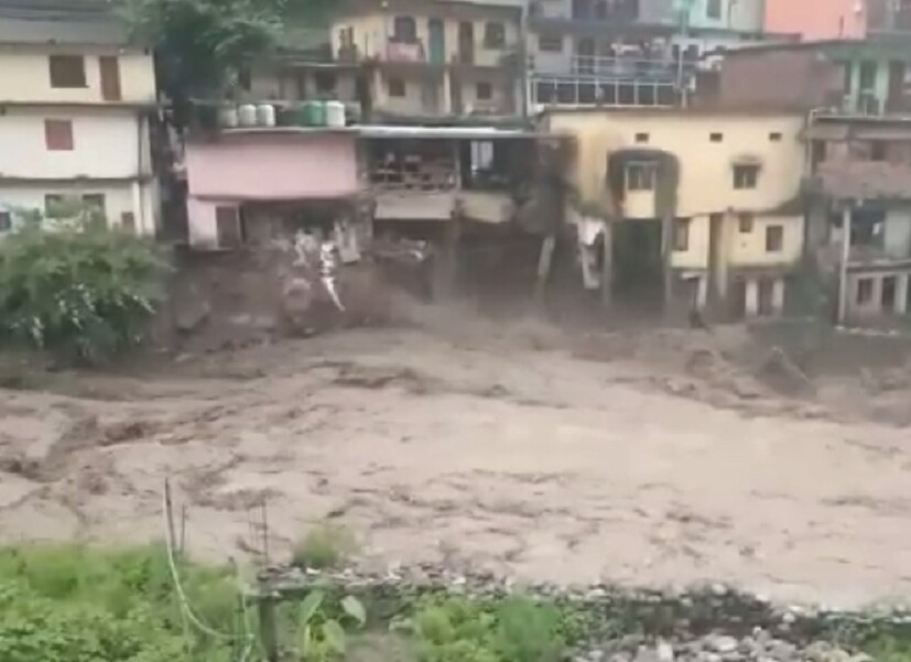 এই ঘটনায় মৃত্যু হয়েছে ছয় জনের। তার মধ্যে রয়েছে নয় মাসের একটি শিশু ও তার মা। ঘটনার পরই সেখানে পৌঁছয় স্টেট জিডাস্টার রেসপন্স ফোর্স 