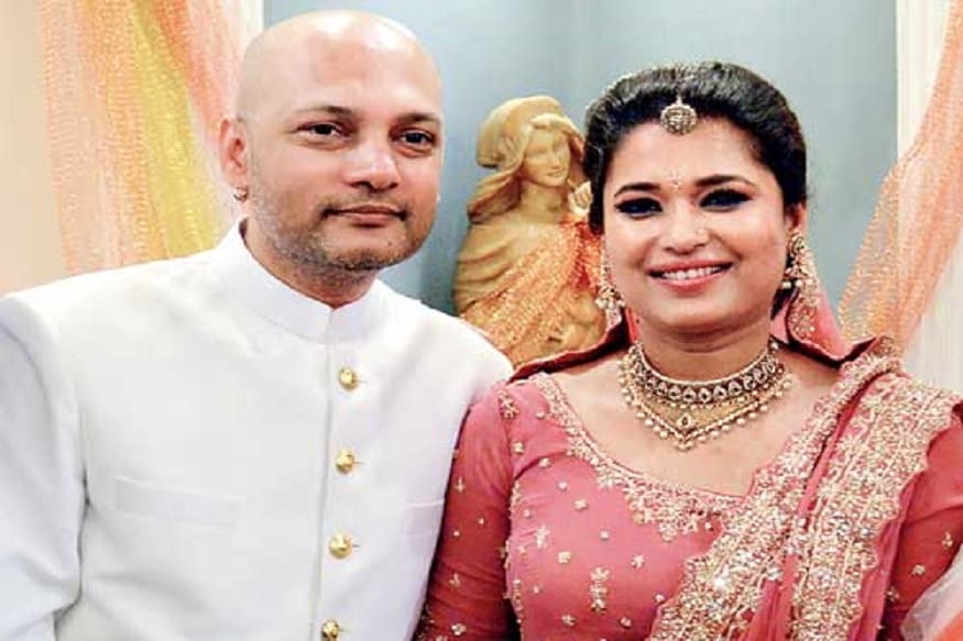 ৪ বছর আগেই রাজ বন্দোপাধ্যায়ের সঙ্গে সাত পাকে বাঁধা পড়েছিলেন বাংলা সিনেমার অন্যতম অভিনেত্রী অনন্যা চট্টোপাধ্যায় ৷ তবে সেই ৪ বছরের সম্পর্কে এবার হয়তো ইতি পড়তে চলেছে ৷ আর সেই সম্পর্কের ইতি টানার খবর সোশ্যাল মিডিয়া শেয়ার করলেন অভিনেত্রী স্বামী রাজ নিজেই ! ৪ বছর আগেই রাজ বন্দোপাধ্যায়ের সঙ্গে সাত পাকে বাঁধা পড়েছিলেন বাংলা সিনেমার অন্যতম অভিনেত্রী অনন্যা চট্টোপাধ্যায় ৷ তবে সেই ৪ বছরের সম্পর্কে এবার হয়তো ইতি পড়তে চলেছে ৷ আর সেই সম্পর্কের ইতি টানার খবর সোশ্যাল মিডিয়া শেয়ার করলেন অভিনেত্রী স্বামী রাজ নিজেই !