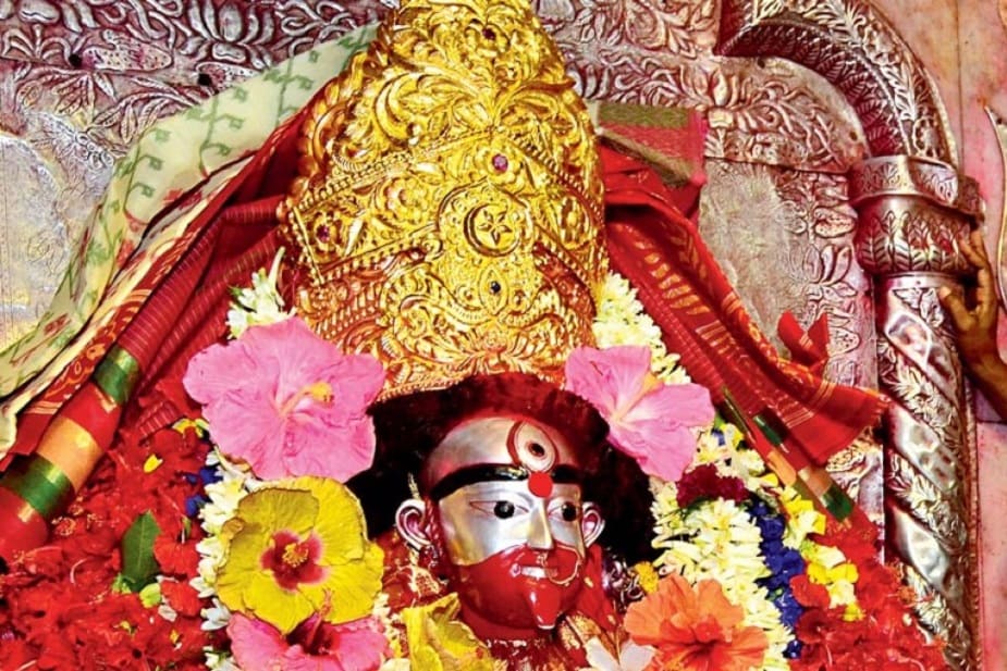 কারও জন্ম কুষ্টিতে পিতৃ দোষের যোগ থাকলে চিন্তার বিষয়। কারণ পিতৃ দোষ চলাকালীন একের পর এক সমস্যা মাথা চাড়া দিয়ে ওঠে। বিশেষত টাকা-পয়সা সংক্রান্ত নানা ঝামেলা, চাকরি ক্ষেত্রে সমস্যা, পরিবারিক অশান্তি দেখা দেয়। এমন বিশ্বাস, নিয়মিত মায়ের আরাধনা করলে পিতৃ দোষ কেটে যায়। কারও জন্ম কুষ্টিতে পিতৃ দোষের যোগ থাকলে চিন্তার বিষয়। কারণ পিতৃ দোষ চলাকালীন একের পর এক সমস্যা মাথা চাড়া দিয়ে ওঠে। বিশেষত টাকা-পয়সা সংক্রান্ত নানা ঝামেলা, চাকরি ক্ষেত্রে সমস্যা, পরিবারিক অশান্তি দেখা দেয়। এমন বিশ্বাস, নিয়মিত মায়ের আরাধনা করলে পিতৃ দোষ কেটে যায়।