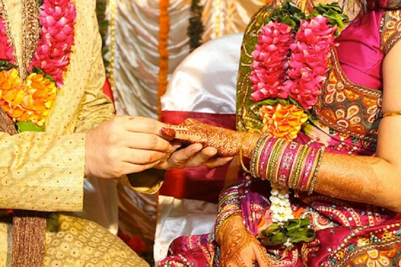 এই নিয়ম যাঁরা নিষ্ঠা ভরে না মানেন এই নিয়ম তাঁদের সমাজ থেকে বহিষ্কৃত করার রীতিও রয়েছে ৷ প্রতীকী ছবি ৷