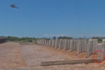 বিপদসীমায় জল, আটকে পড়া ব্যক্তিদের সেনার উদ্ধারের রুদ্ধশ্বাস ভিডিও