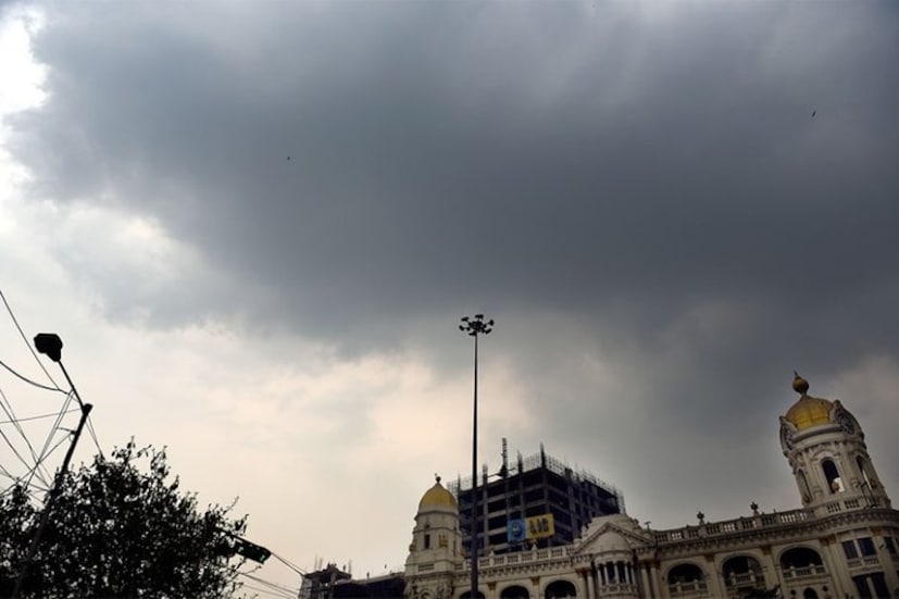  মধ্যপ্রদেশে আরও একটি ঘূর্ণাবর্ত ৷ কলকাতায় হালকা বৃষ্টিরও সম্ভাবনা৷ কাল থেকে বৃষ্টি বাড়বে দঃবঙ্গে