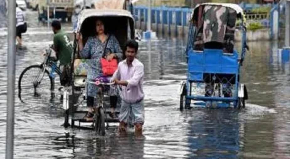 কলকাতা ও সংলগ্ন এলাকায় আকাশ ভেঙে নামতে চলেছে বৃষ্টি ৷ বৃষ্টির দাপটে পুজোর শেষবেলার বাজারে উদ্বেগে ক্রেতা-বিক্রেতা সকলে ৷ কলকাতা ও সংলগ্ন এলাকায় আকাশ ভেঙে নামতে চলেছে বৃষ্টি ৷ বৃষ্টির দাপটে পুজোর শেষবেলার বাজারে উদ্বেগে ক্রেতা-বিক্রেতা সকলে ৷