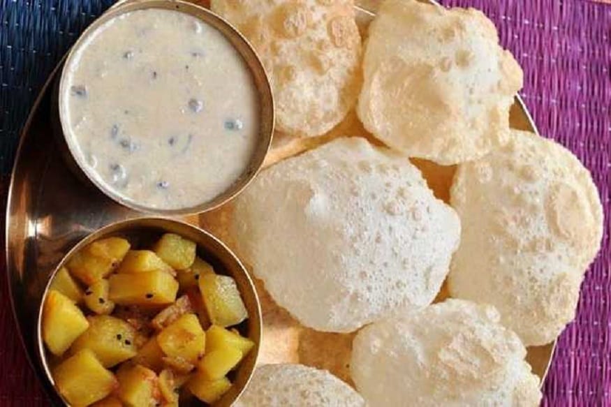 • ফুলকো লুচিতে আঙুল ডোবালেই ভুস করে এক দলা ধোঁয়া এসে নাককে যেন জানান দিয়ে যায় আহা বলে এবার কব্জি ডোবানোর সময় এসে গিয়েছে ৷ আর সেই মুচমুচে লুচি পেটে যাওয়ার সঙ্গে সঙ্গে যে তৃপ্তি সারা মন জুড়ে ছড়িয়ে পড়ে তা এক কথায় অতুলনীয় ৷ কিন্তু সেই লুচিকে একেবারে ‘পারফেক্ট’ তকমা দিতে গেলে কিন্তু আপনাকে কয়েকটি ধাপ মেনে চলতেই হবে ৷ • ফুলকো লুচিতে আঙুল ডোবালেই ভুস করে এক দলা ধোঁয়া এসে নাককে যেন জানান দিয়ে যায় আহা বলে এবার কব্জি ডোবানোর সময় এসে গিয়েছে ৷ আর সেই মুচমুচে লুচি পেটে যাওয়ার সঙ্গে সঙ্গে যে তৃপ্তি সারা মন জুড়ে ছড়িয়ে পড়ে তা এক কথায় অতুলনীয় ৷ কিন্তু সেই লুচিকে একেবারে ‘পারফেক্ট’ তকমা দিতে গেলে কিন্তু আপনাকে কয়েকটি ধাপ মেনে চলতেই হবে ৷