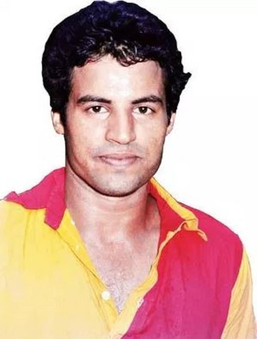 ১৯৮০-র দশকে লাল-হলুদ জার্সি গায়ে এমন ছাপ রেখেছিলেন এই ইরানিয়ান ফুটবলার যে আজও ময়দানে নতুন ভালো বিদেশি ফুটবলার এলে প্রস্ন তোলা হয় ইনি কি মজিদ বাসকরের মতো ভালো? মানে সোজ কথায় বঙ্গ তথা ভারতীয় ফুটবলে বিদেশিদের জন্য একটা বেঞ্চমার্ক তৈরি করে দিয়ে গেছেন তিনি ৷ Photo Courtesy- Majid Baskar Lovers / Facebook Handle ১৯৮০-র দশকে লাল-হলুদ জার্সি গায়ে এমন ছাপ রেখেছিলেন এই ইরানিয়ান ফুটবলার যে আজও ময়দানে নতুন ভালো বিদেশি ফুটবলার এলে প্রস্ন তোলা হয় ইনি কি মজিদ বাসকরের মতো ভালো? মানে সোজ কথায় বঙ্গ তথা ভারতীয় ফুটবলে বিদেশিদের জন্য একটা বেঞ্চমার্ক তৈরি করে দিয়ে গেছেন তিনি ৷ Photo Courtesy- Majid Baskar Lovers / Facebook Handle