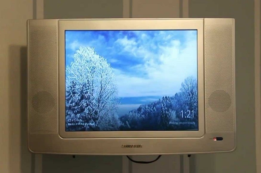 এখন Smart TV-র ট্রেন্ড চলছে। সবার বাড়িতেই আজকাল Smart TV দেখা যায়, কিন্তু এমন অনেকে আছে যারা দামের জন্য নতুন Smart TV কিনতে পারেন না। অনেকের কাছে LED TV আছে, কিন্তু সেটা স্মার্ট নয়। তাই তাঁরা অ্যাপ ডাউনলোড করে টিভিতে শো দেখতে পারেন না। এখন Smart TV-র ট্রেন্ড চলছে। সবার বাড়িতেই আজকাল Smart TV দেখা যায়, কিন্তু এমন অনেকে আছে যারা দামের জন্য নতুন Smart TV কিনতে পারেন না। অনেকের কাছে LED TV আছে, কিন্তু সেটা স্মার্ট নয়। তাই তাঁরা অ্যাপ ডাউনলোড করে টিভিতে শো দেখতে পারেন না।